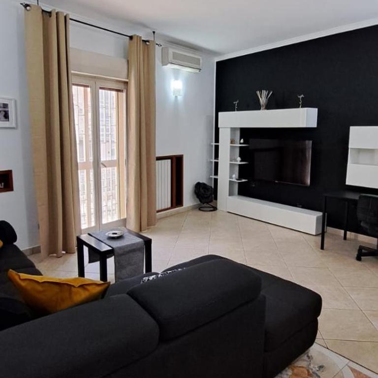 Paradiso sul mare - Appartamento con 2 Camere da Letto e Balcone - 1