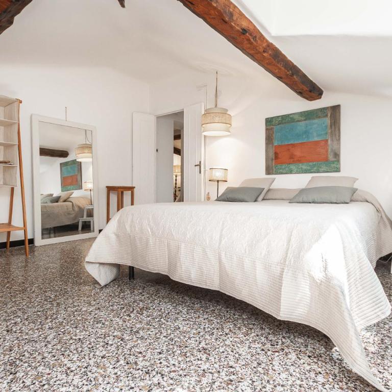 Elegante Mansarda nel Centro Storico di Genova - Appartamento con 2 Camere da Letto - 15