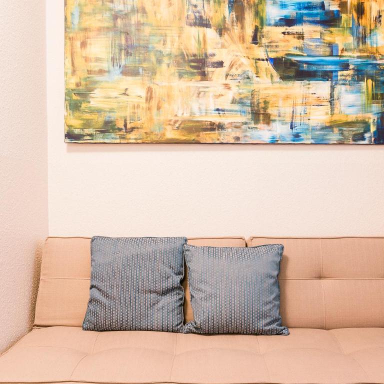 Hotel Villa Solln - free parking - Standard Zimmer mit 1 Doppelbett und Sofa - 12