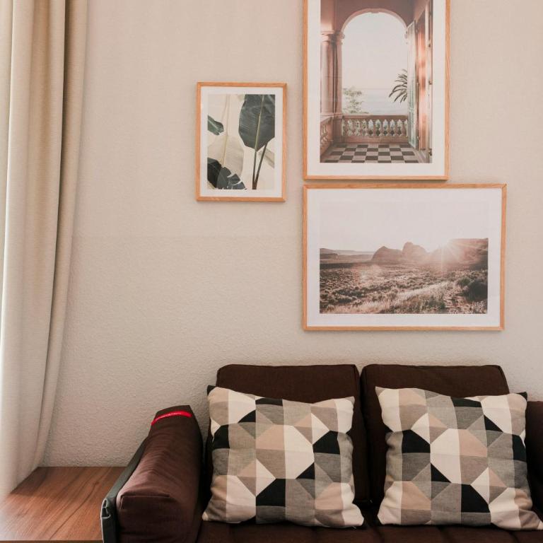 Hotel Villa Solln - free parking - Standard Zimmer mit 1 Doppelbett und Sofa - 9