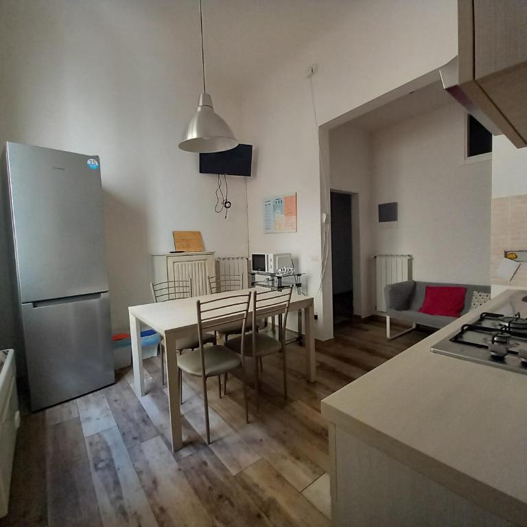Cavour 46 Second - Appartamento con 2 Camere da Letto - 1