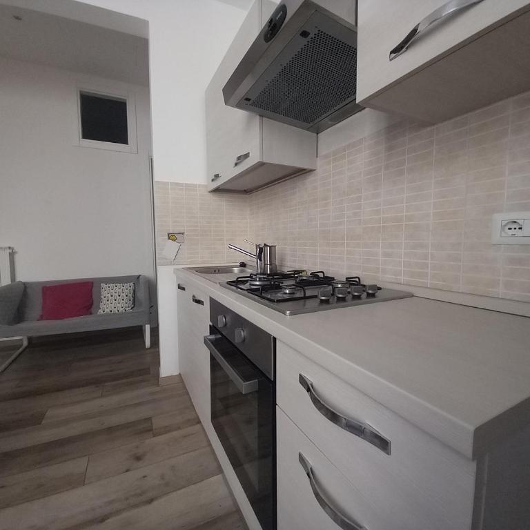 Cavour 46 Second - Appartamento con 2 Camere da Letto - 3