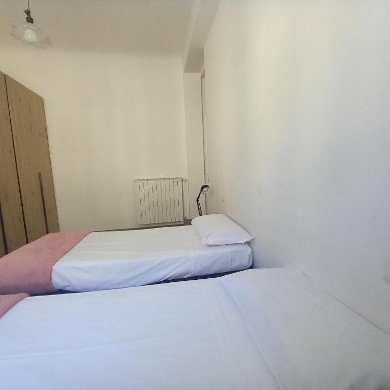 Cavour 46 Second - Appartamento con 2 Camere da Letto - 8