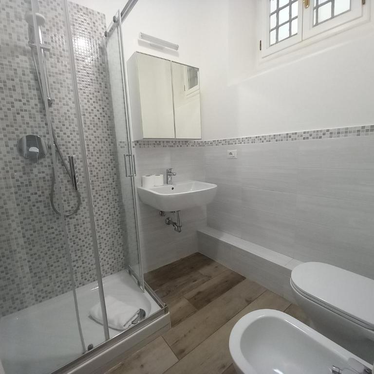 Cavour 46 Second - Appartamento con 2 Camere da Letto - 10