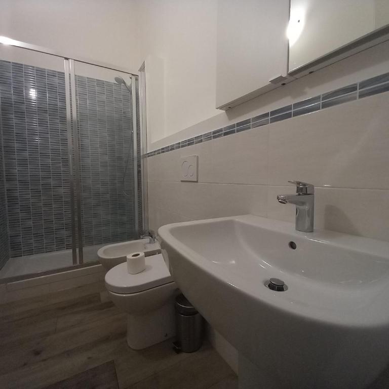 Cavour 46 Second - Appartamento con 2 Camere da Letto - 11