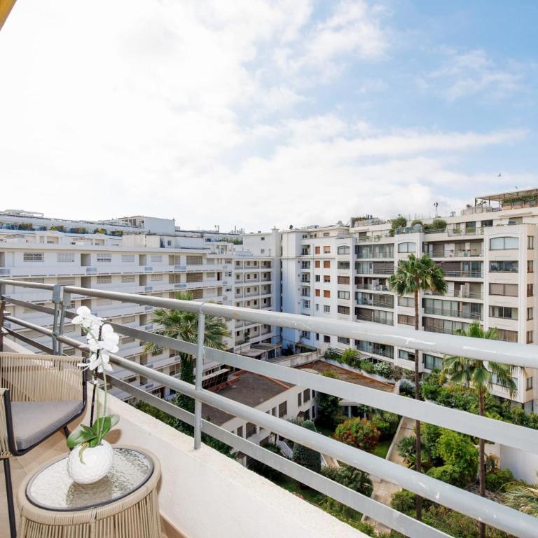 Carlton area lux 2 beds 2 baths - Apartment - 4