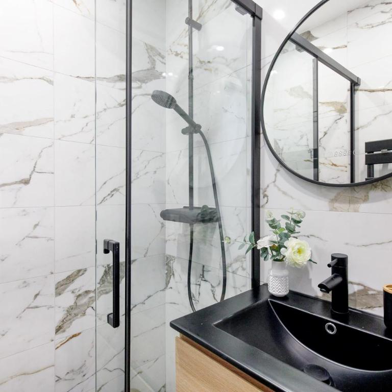 Carlton area lux 2 beds 2 baths - Apartment - 14