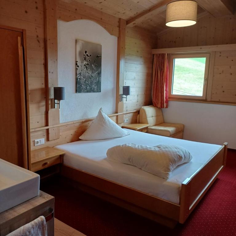 Ferienwohnungen Lechthaler - Apartment mit 2 Schlafzimmern und Balkon - 9