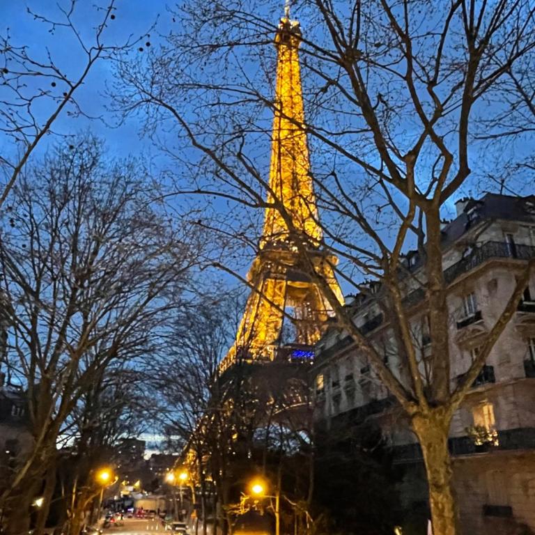 Charming French Style Apartment with Eiffel Tower View Prime Location Near Top Attractions - Appartement 2 Chambres avec Vue - 18