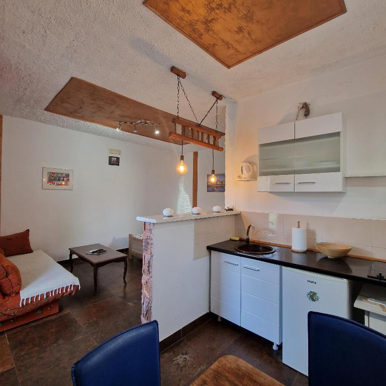 Apartmani Vlahović - Studio Apartment with Balcony - 15