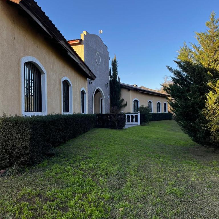 HERMOSA CASA con 4000mts de PARQUE en las SIERRAS DE CORDOBA - Casa de 3 dormitorios - 32