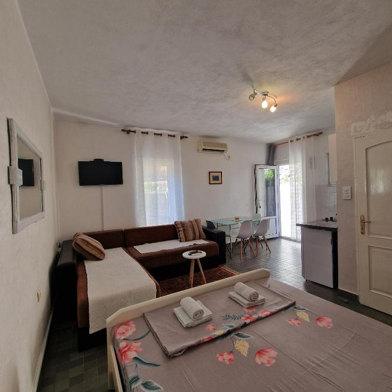 Apartmani Vlahović - Studio Apartment with Balcony - 12