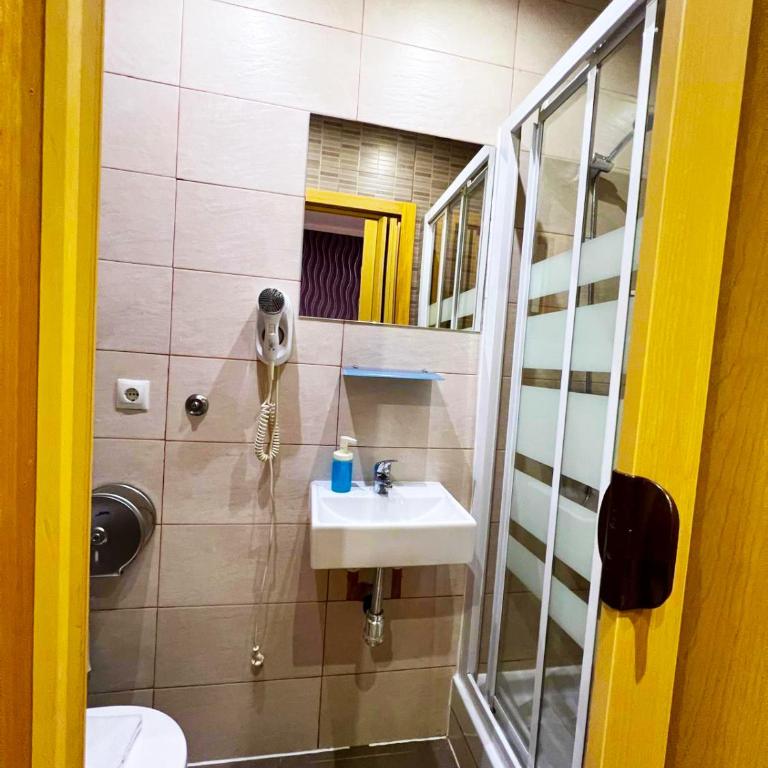 Hostal Abel Victoriano - Budget Twin Room - 12