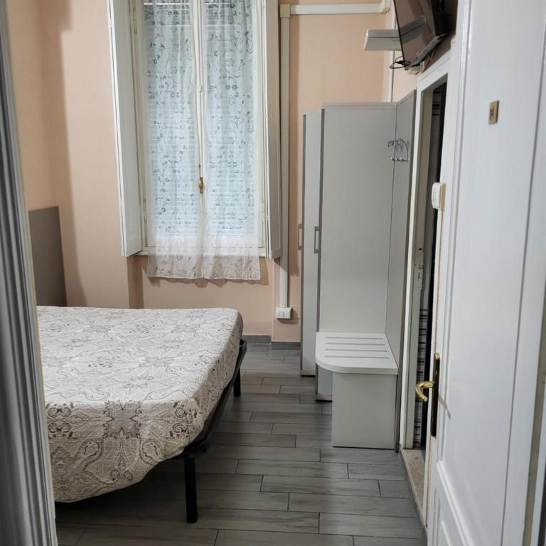 Hotel Barone - Camera Matrimoniale con Bagno Privato - 3