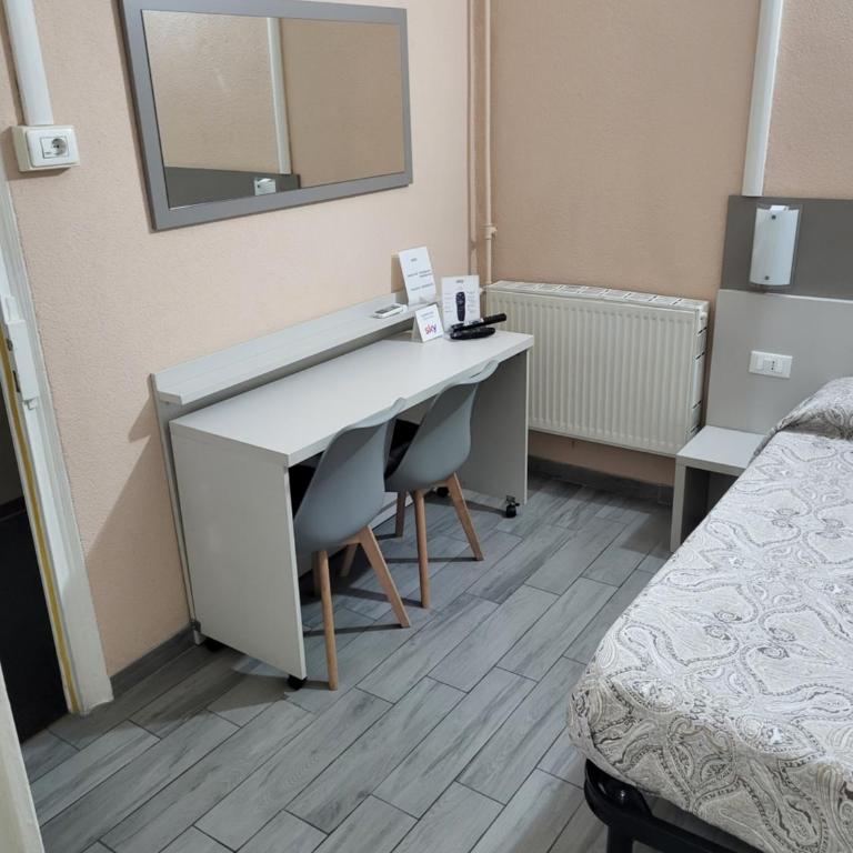 Hotel Barone - Camera Matrimoniale con Bagno Privato - 5