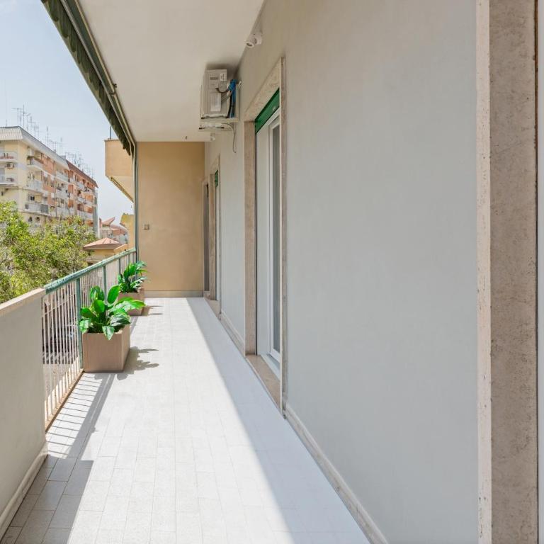 Luciano Queen's Guest House - Camera Matrimoniale con Balcone - 6