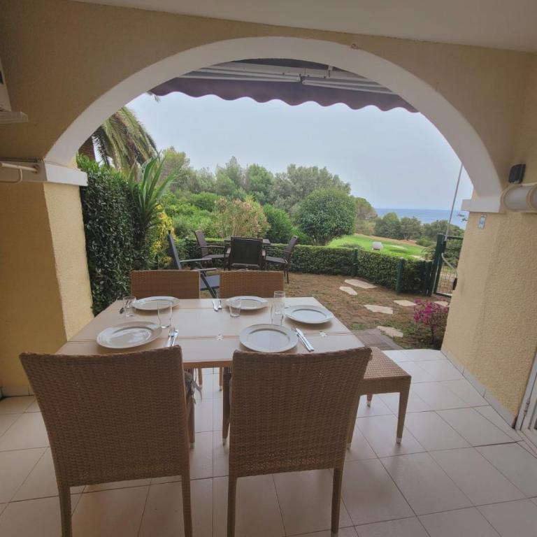 Cap Esterel en famille - 2pièces vue mer jardin piscine clim parking inclus - Apartamento - 22