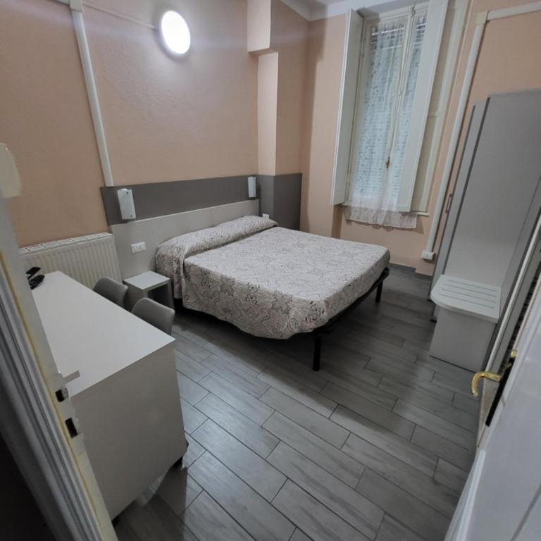 Hotel Barone - Camera Matrimoniale con Bagno Privato - 1