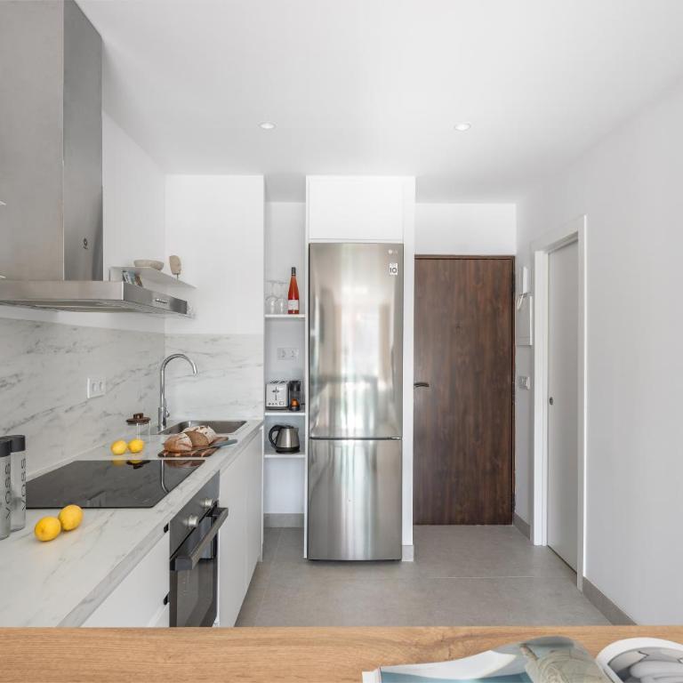 Golden Mile Studio I Seaview I Pools I Beach 4minutes walk I Free Parking - Studio Apartment with Sea View - 22