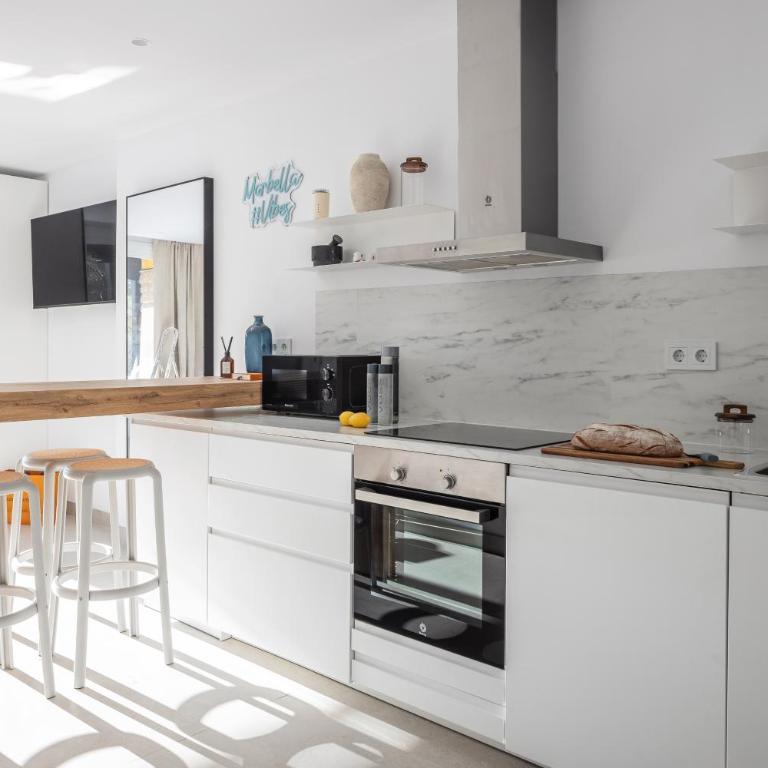 Golden Mile Studio I Seaview I Pools I Beach 4minutes walk I Free Parking - Studio Apartment with Sea View - 11