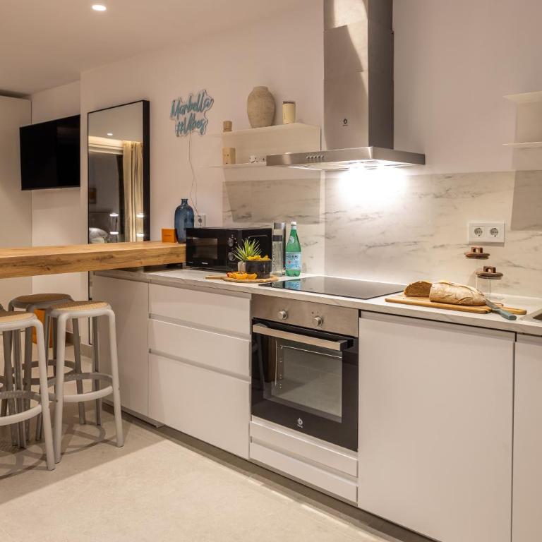 Golden Mile Studio I Seaview I Pools I Beach 4minutes walk I Free Parking - Studio Apartment with Sea View - 35