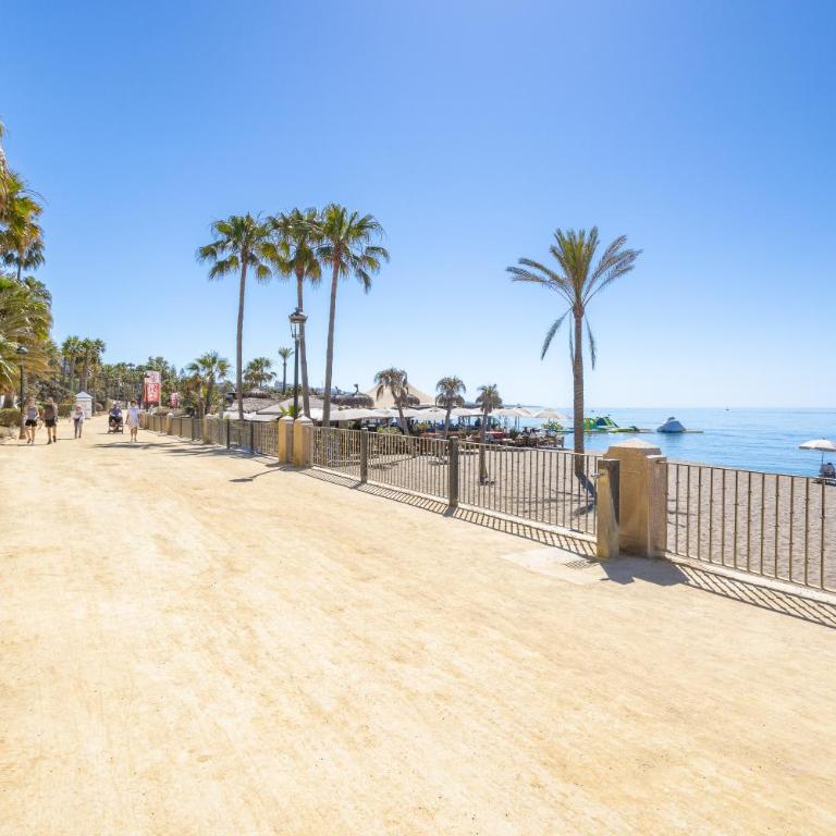Golden Mile Studio I Seaview I Pools I Beach 4minutes walk I Free Parking - Studio Apartment with Sea View - 68