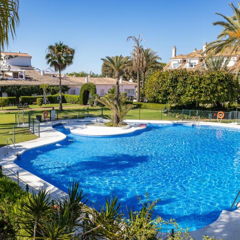 Golden Mile Studio I Seaview I Pools I Beach 4minutes walk I Free Parking - Studio Apartment with Sea View - 4