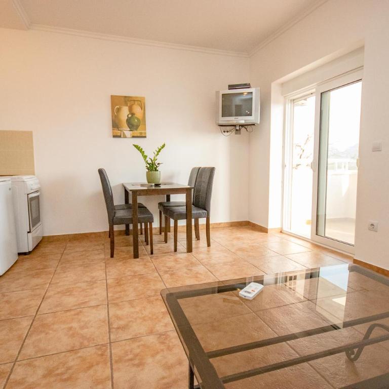 Sea Whisper Apartment - One-Bedroom Apartment - 6