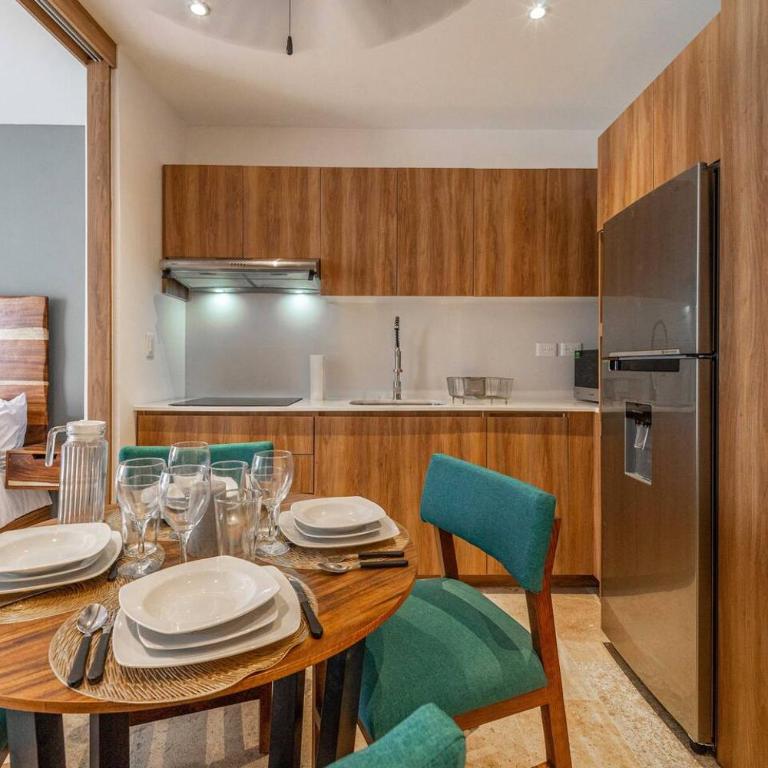 King Suite with Balcony, Gym and Rooftop Pool - Apartamento - 3