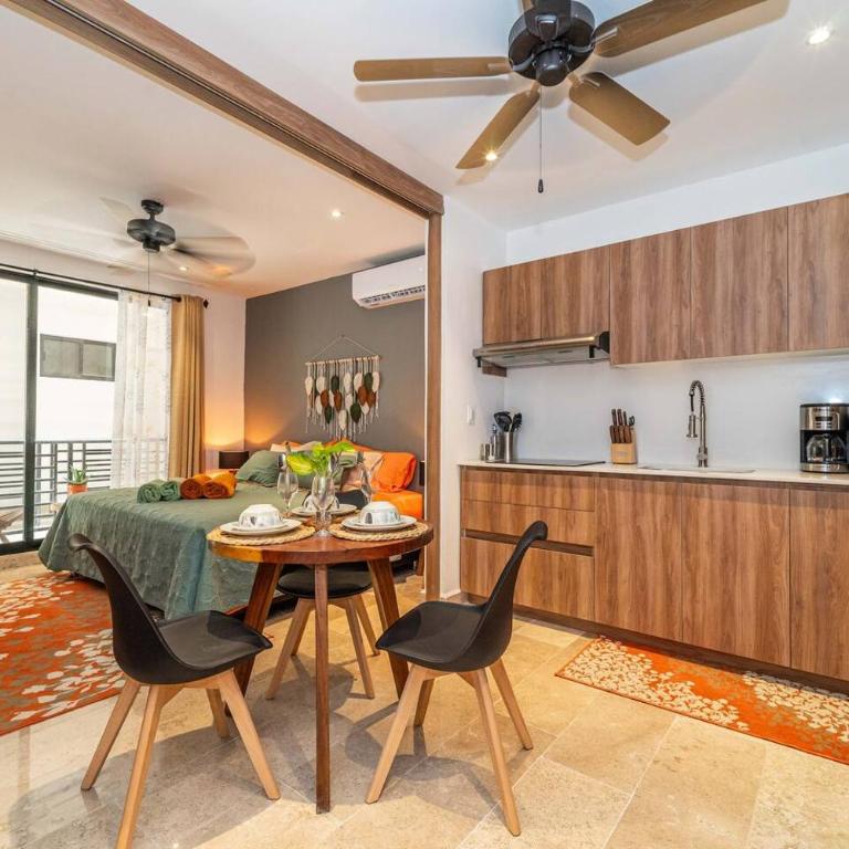 King Suite with Private Balcony, Rooftop Pool, Gym - Apartamento - 5
