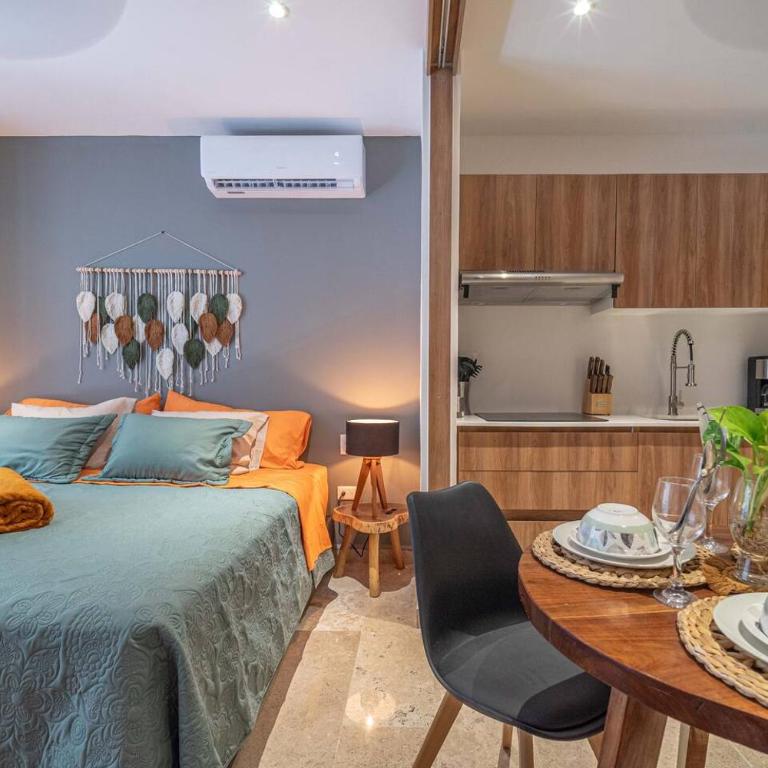 King Suite with Private Balcony, Rooftop Pool, Gym - Apartamento - 8
