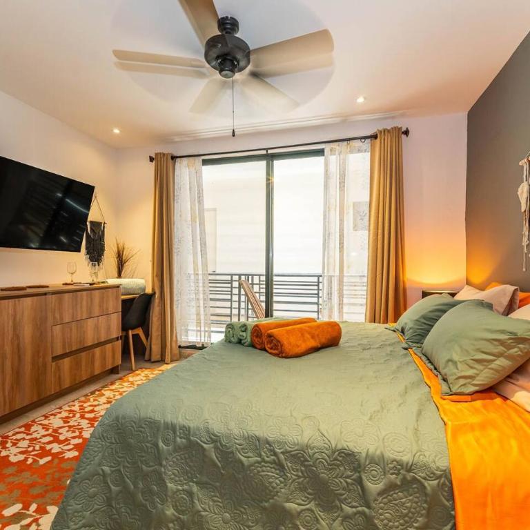 King Suite with Private Balcony, Rooftop Pool, Gym - Apartamento - 17