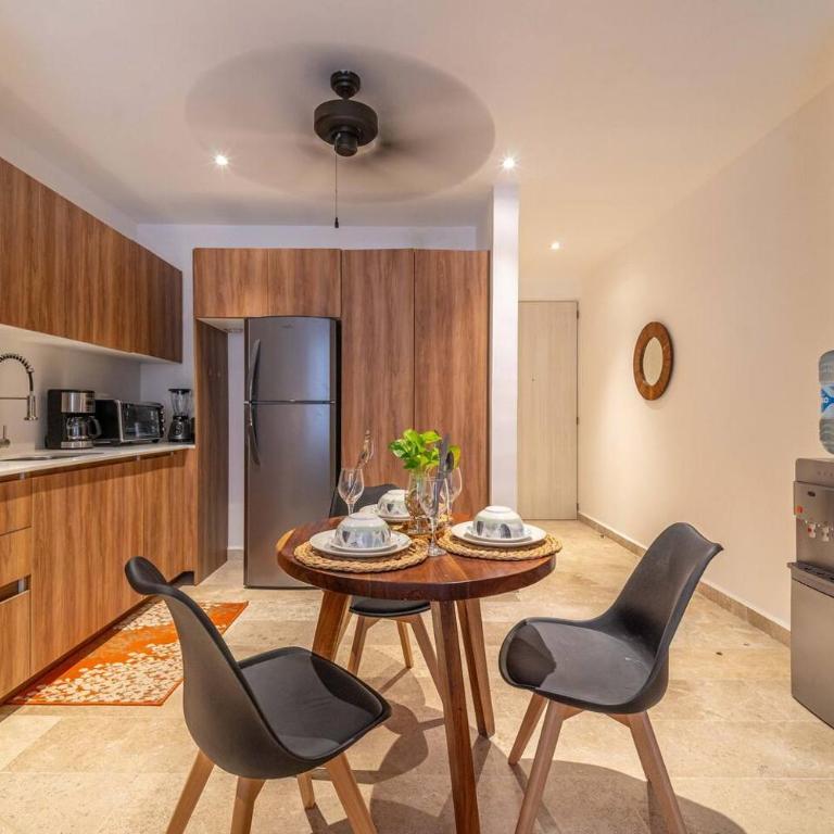King Suite with Private Balcony, Rooftop Pool, Gym - Apartamento - 22