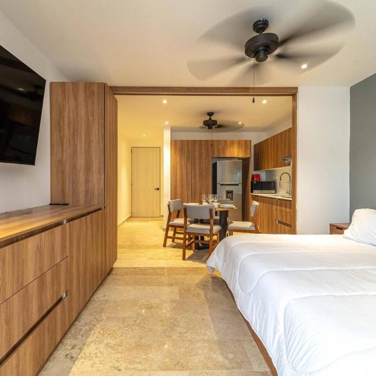 King Suite with Private Balcony, Gym and Rooftop Pool - Apartamento - 10