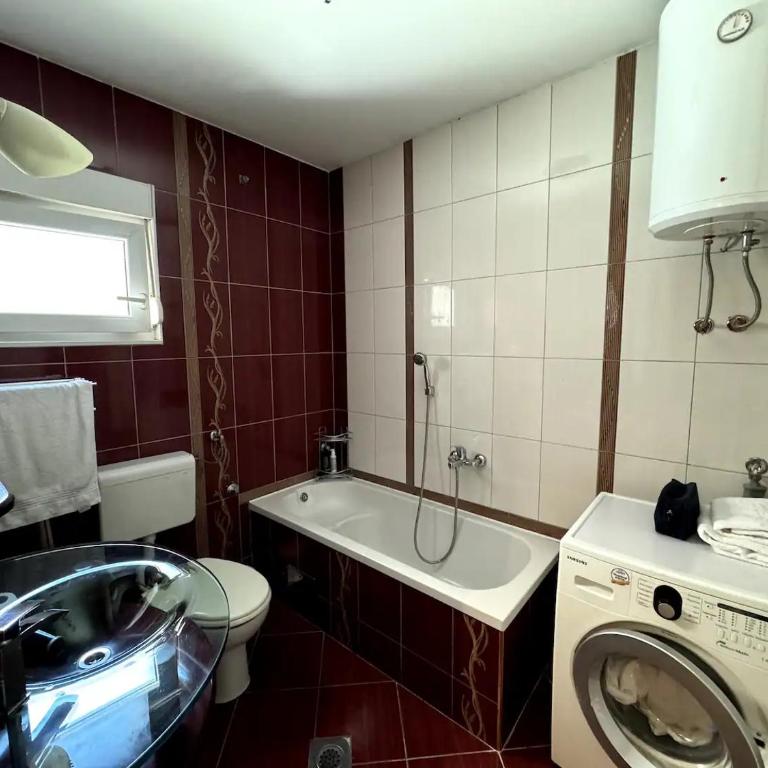 Workspace with Monitor City Center Parking, AC - One-Bedroom Apartment - 11