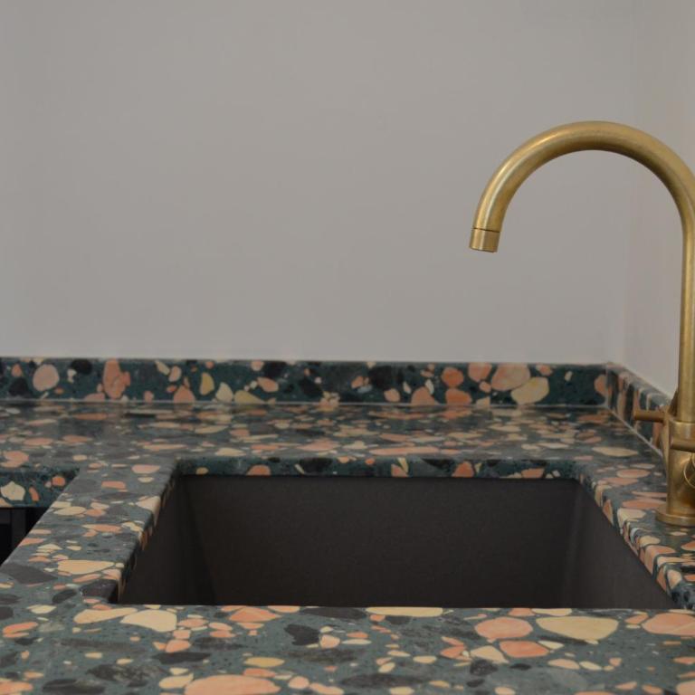 B&B Fuga al Trullo - Appartamento Deluxe con 2 Camere da Letto e Vista Giardino - 10