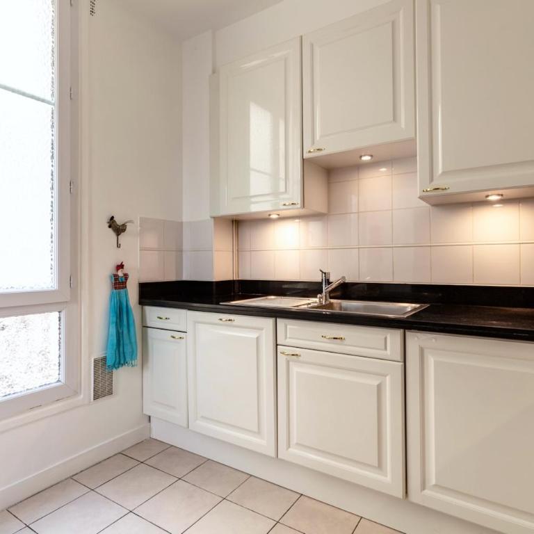 Charming French Style Apartment with Eiffel Tower View Prime Location Near Top Attractions - Appartement 2 Chambres avec Vue - 9