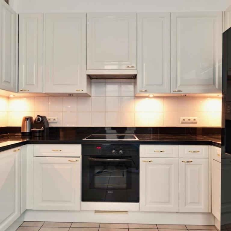 Charming French Style Apartment with Eiffel Tower View Prime Location Near Top Attractions - Appartement 2 Chambres avec Vue - 17
