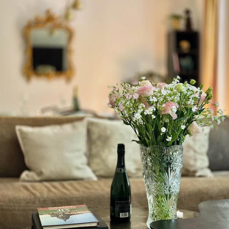Charming French Style Apartment with Eiffel Tower View Prime Location Near Top Attractions - Appartement 2 Chambres avec Vue - 11