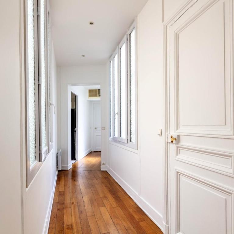 Charming French Style Apartment with Eiffel Tower View Prime Location Near Top Attractions - Appartement 2 Chambres avec Vue - 13
