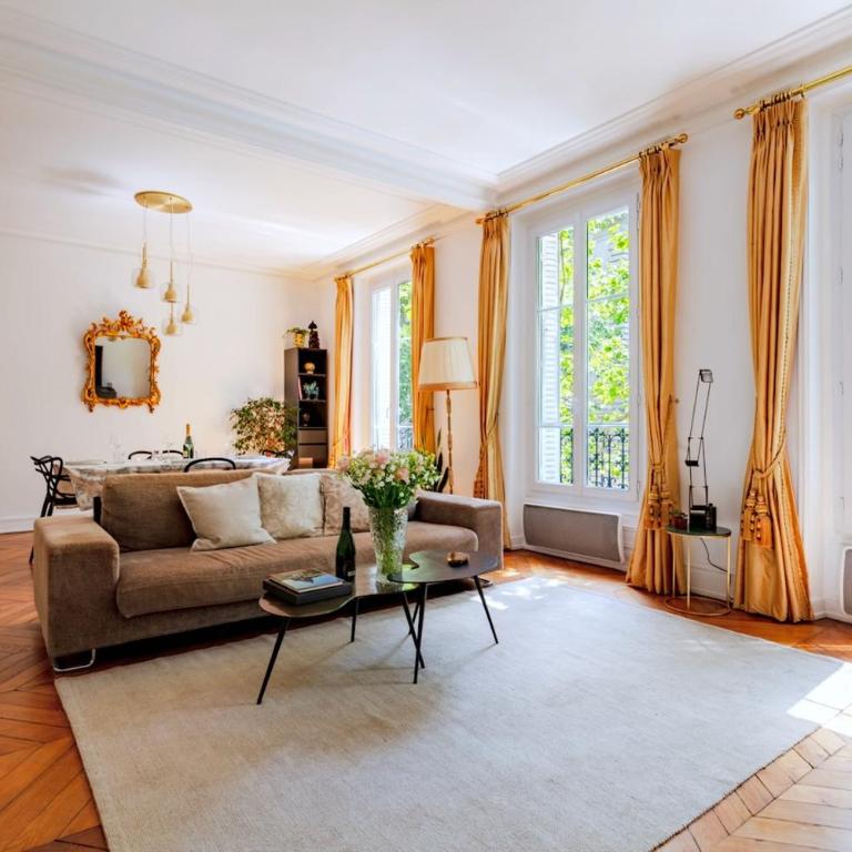 Charming French Style Apartment with Eiffel Tower View Prime Location Near Top Attractions - Appartement 2 Chambres avec Vue - 1