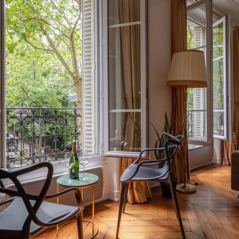 Charming French Style Apartment with Eiffel Tower View Prime Location Near Top Attractions - Appartement 2 Chambres avec Vue - 24
