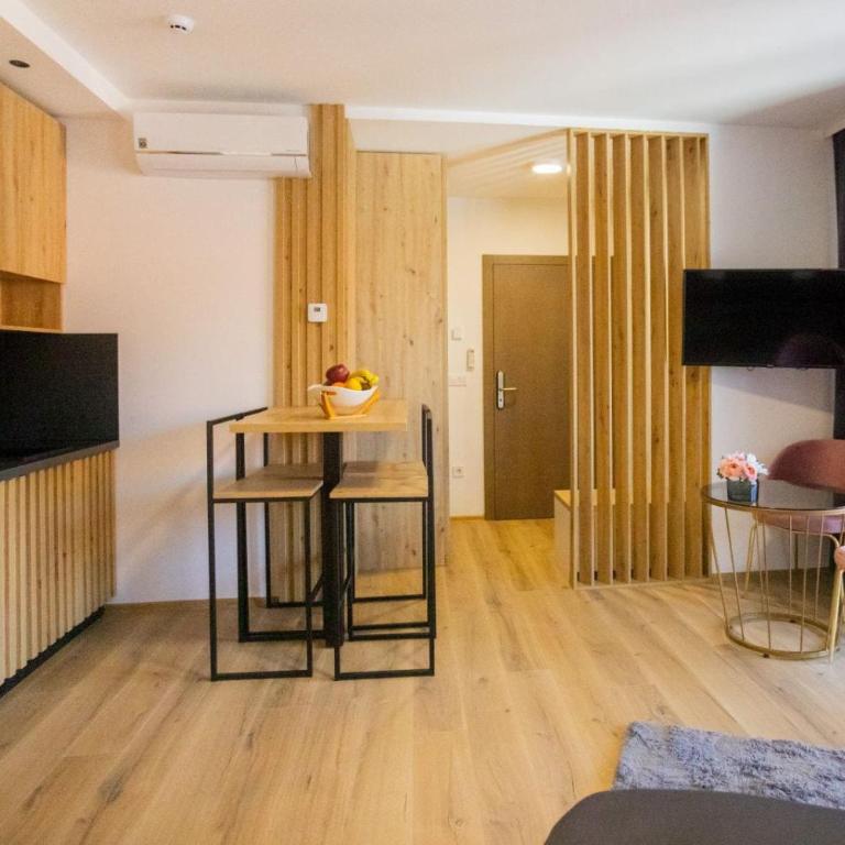 Happy House Old Town Luxury - Apartman sa 2 Spavaće Sobe i Terasom - 85
