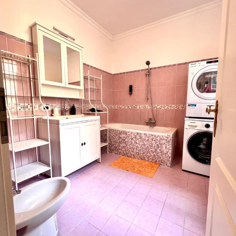 Suite Mitteleuropa private parking - Appartamento con 3 Camere da Letto - 5