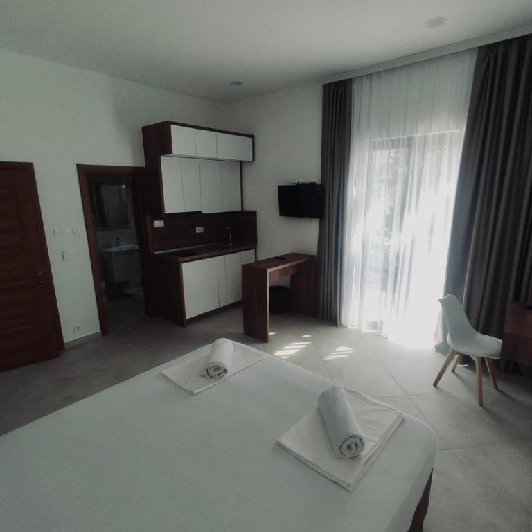 Sunny Coast - One-Bedroom Apartment - 4
