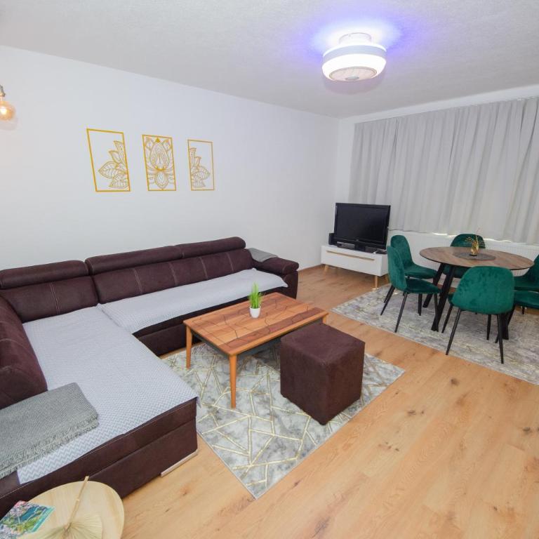 Apartment Center Korzo - Three-Bedroom Apartment - 12