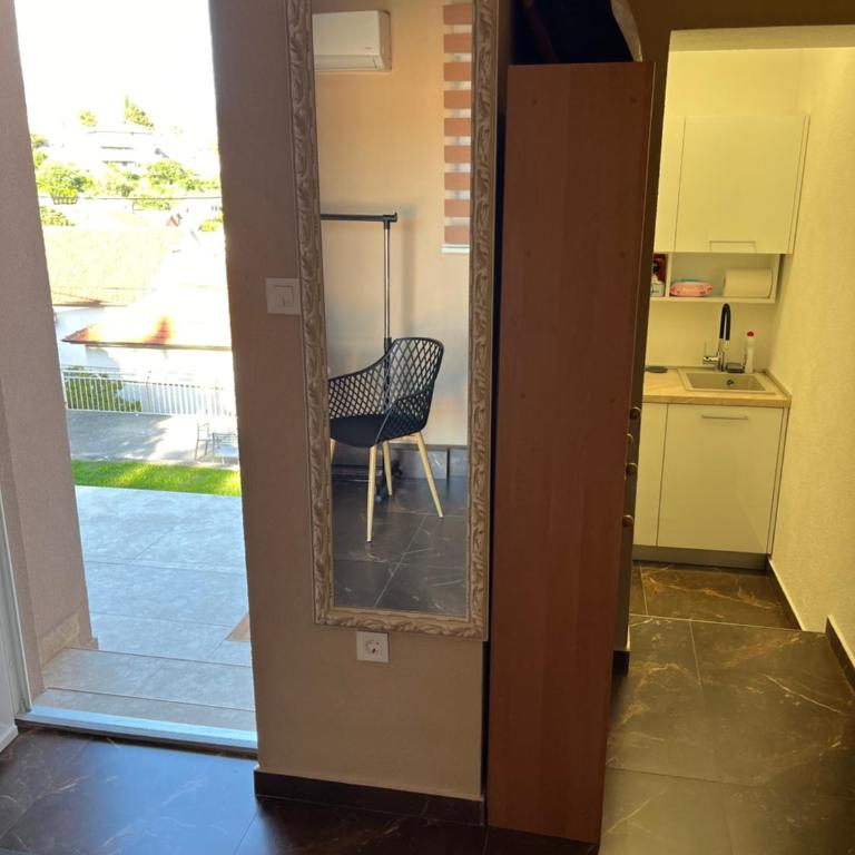 Apartmani Berdovic 2 - Dvokrevetna Soba sa Bračnim Krevetom - 8