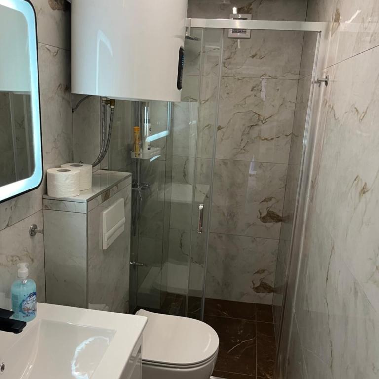 Apartmani Berdovic 2 - Dvokrevetna Soba sa Bračnim Krevetom - 12
