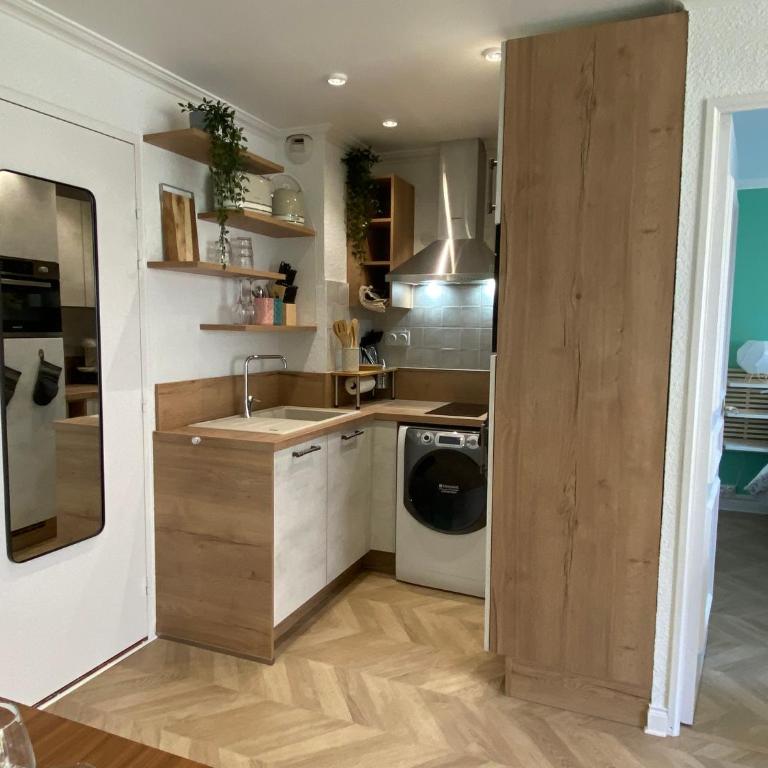 Chaleureux deux pièce coeur de ville avec parking privé - One-Bedroom Apartment - 5