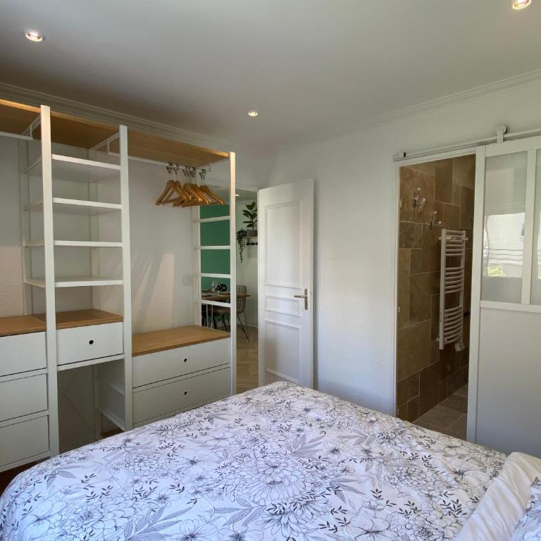 Chaleureux deux pièce coeur de ville avec parking privé - One-Bedroom Apartment - 8